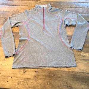 Patagonia Capiline midweight 3 gray 1/4 zip pink